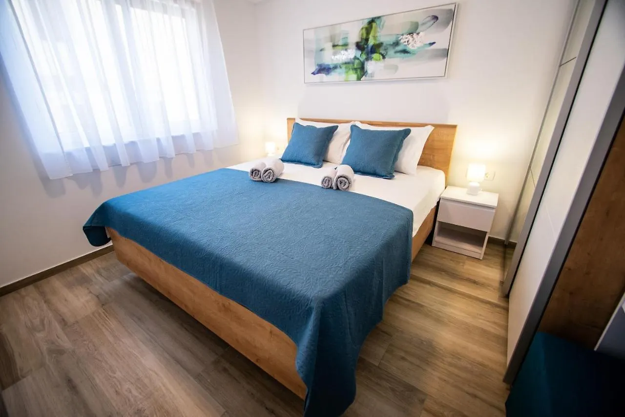 Azzurro Apartment - With Private Rooftop Jacuzzi 扎达尔 0*,