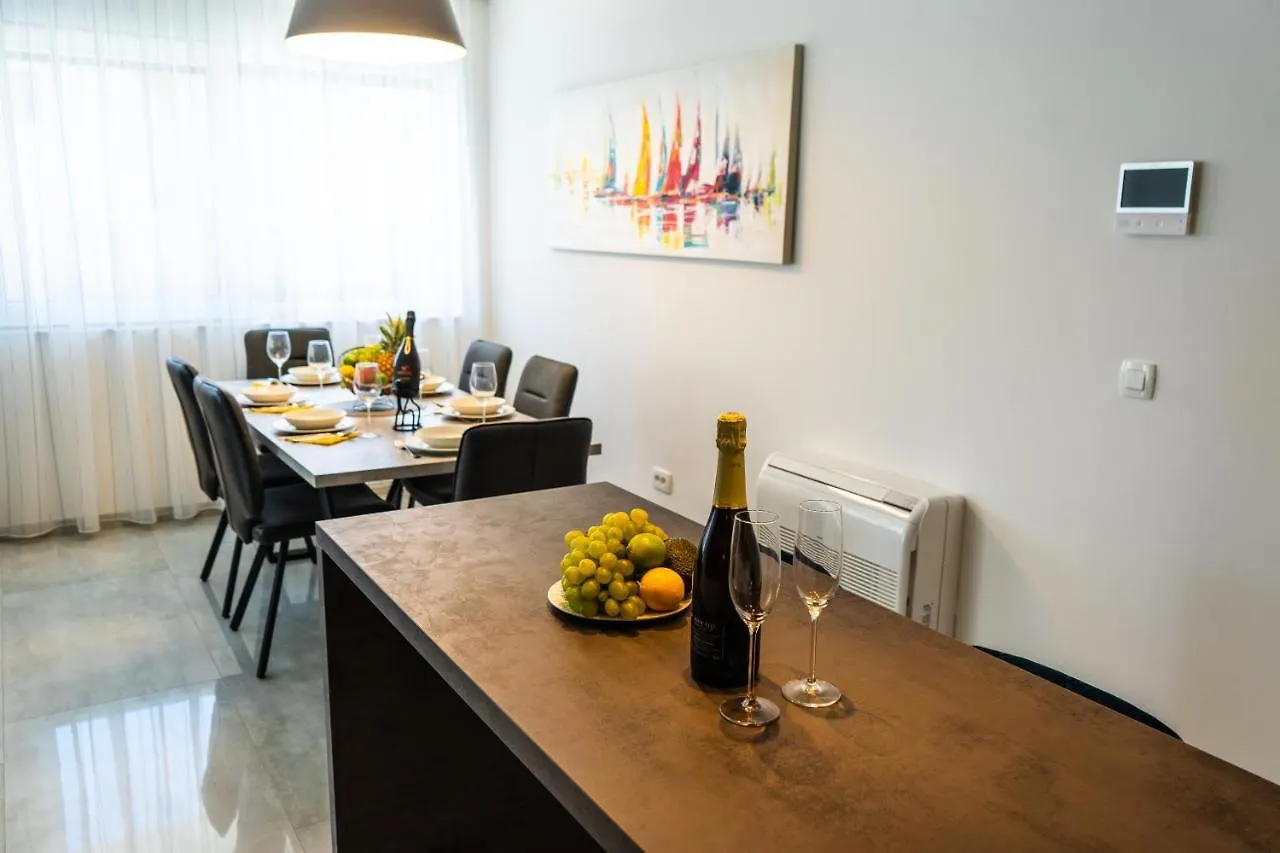 Azzurro Apartment - With Private Rooftop Jacuzzi Zadar Hırvatistan