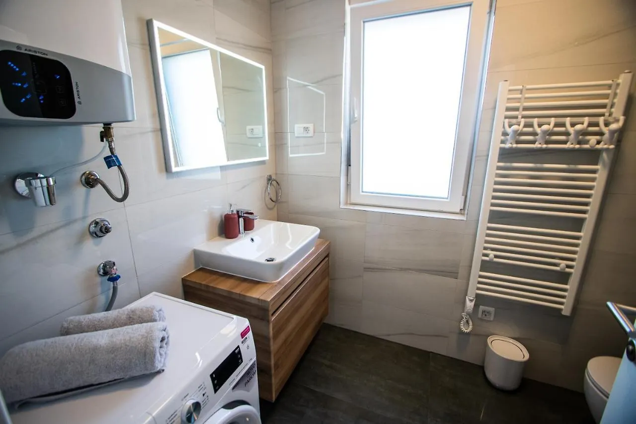 Azzurro Apartment - With Private Rooftop Jacuzzi Zadar