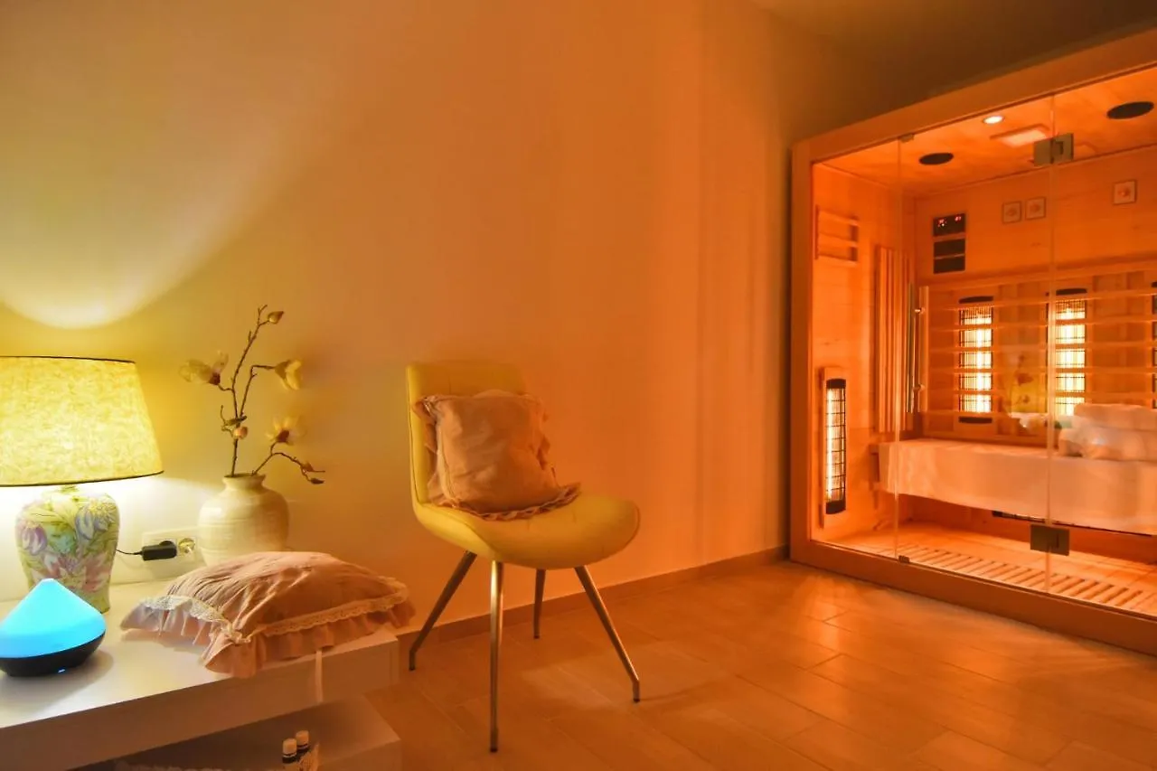 Azzurro Apartment - With Private Rooftop Jacuzzi 扎达尔