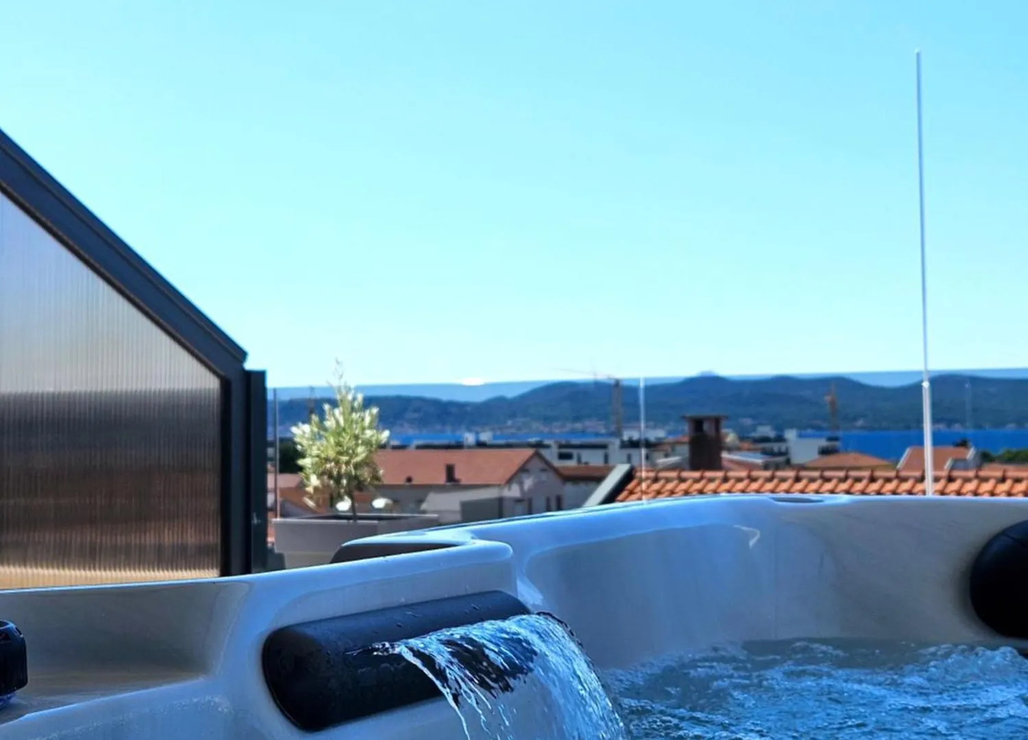 Azzurro Apartment - With Private Rooftop Jacuzzi Zadar