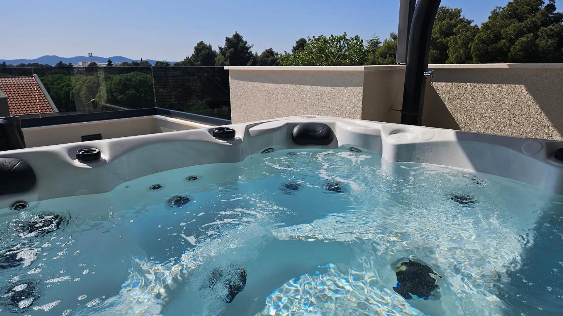 Azzurro Apartment - With Private Rooftop Jacuzzi Zadar