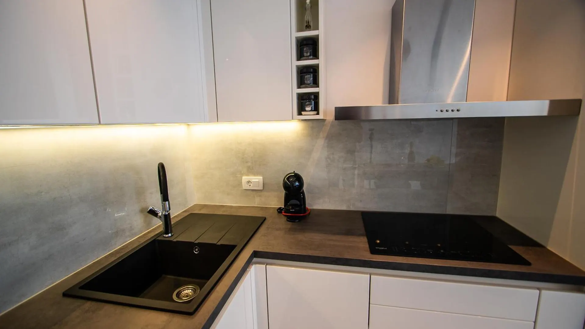 Azzurro Apartment - With Private Rooftop Jacuzzi Zadar